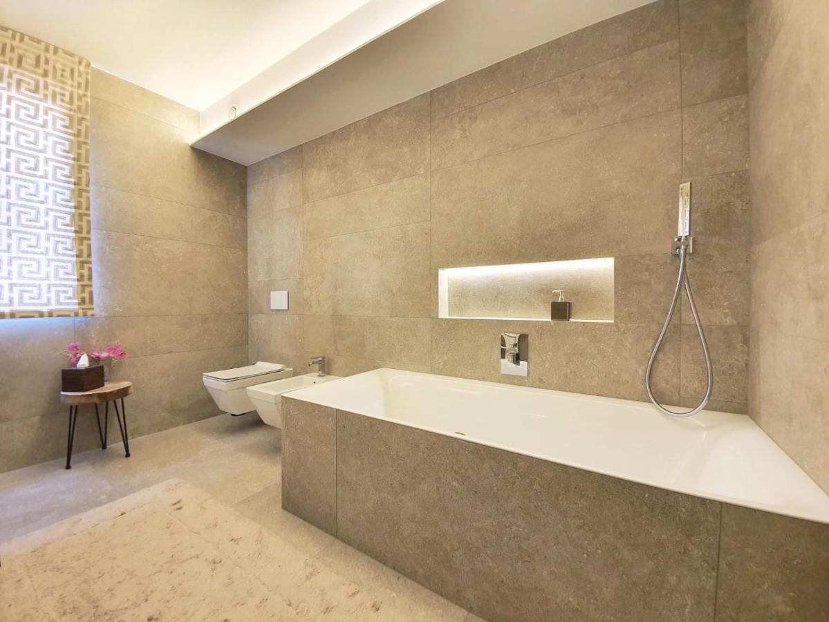 Black Pearl Apartment